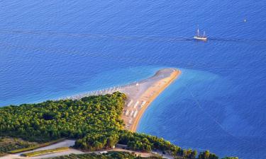 Hoteluri aproape de Plaja Zlatni Rat