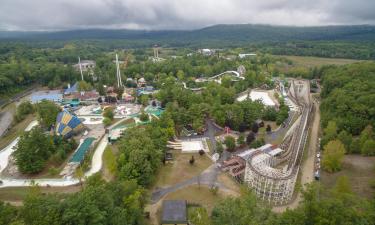 Hoteller nær Six Flags Great Escape and Splashwater Kingdom