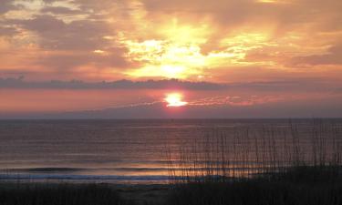 Hoteles cerca de Sandbridge Beach