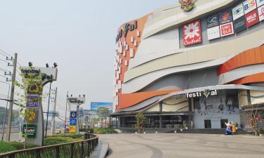 Торговый центр Central Festival Chiangmai: отели поблизости