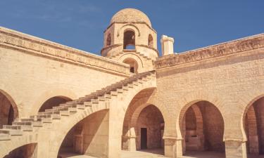 Viesnīcas netālu no apskates objekta Tunisas pilsētas vēsturiskā daļa