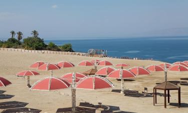 Pláž Ein Gedi – hotely v okolí