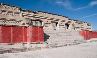 Mitla – hotely poblíž