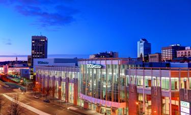 DCU Center Arena a kongresové centrum – hotely v okolí