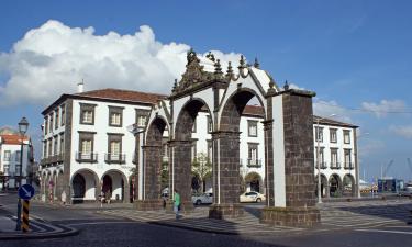 Viesnīcas netālu no apskates objekta Portas da Cidade