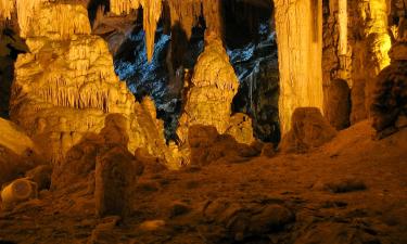 Grotte di Frasassi – hotely v okolí