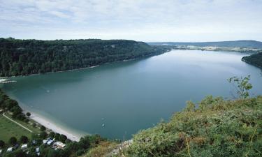 Lac de Chalain -järvi – hotellit lähistöllä