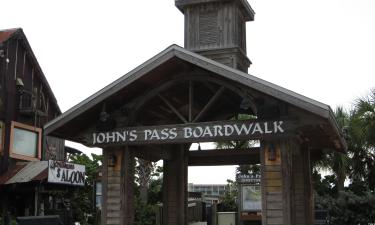 約翰坳村和浮橋村（Johns Pass and Village Boardwalk）附近的飯店