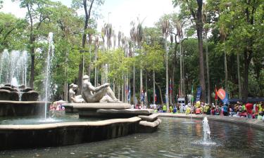 Los Caobos Park – hotely v okolí