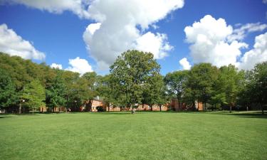 Oberlin College – hotely poblíž