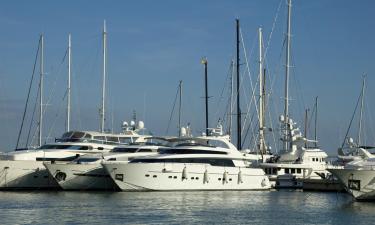 Florida Yacht Club Marina: отели поблизости