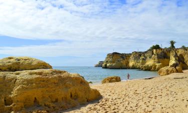 Vale do Olival Beach周辺のホテル