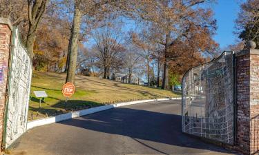 Hótel nærri kennileitinu Graceland, heimili Elvis Presley