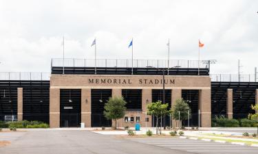 Memorial Stadium: hotel