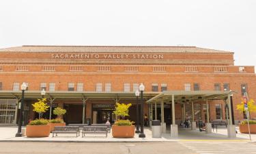 Hotelek Sacramento Valley-i Amtrak vasútállomás közelében