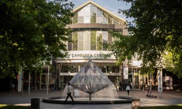 Hotels near Canberra Center