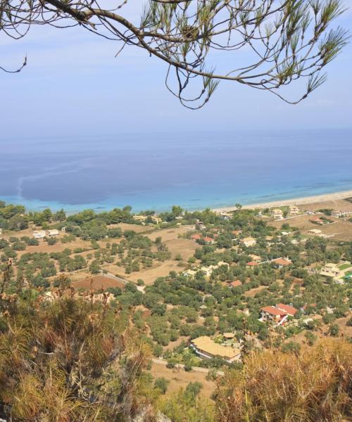 Salah satu landmark yang paling sering dikunjungi di Kota Lefkada.