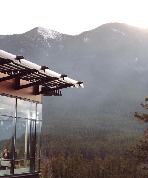 หนึ่งในสถานที่สำคัญที่มีผู้ไปเยือนมากที่สุดในแบมฟ์