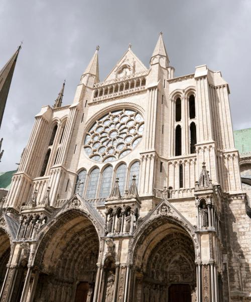 Yksi suosituimmista maamerkeistä kohteessa Chartres.