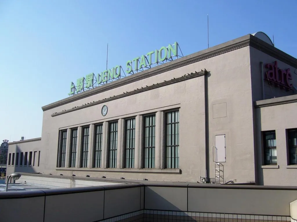 Hotel Crown Hills Ueno Premier距離上野車站僅5分鐘步行路程