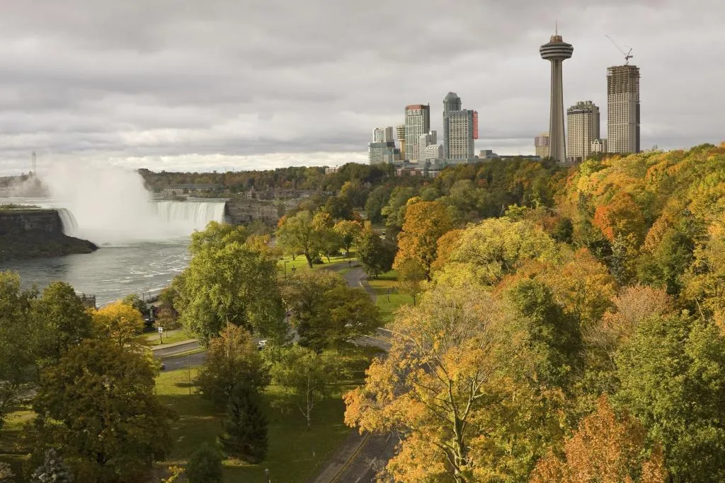 Howard Johnson by Wyndham by the Falls Niagara Falls*