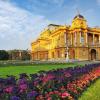 Hotel berdekatan dengan Croatian National Theatre in Zagreb