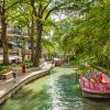 Hotel berdekatan dengan River Walk