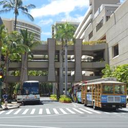 a Royal Hawaiian Center bevásárlóközpont