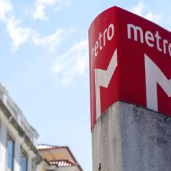 Estación de metro Sao Sebastiao - Av. Duque de Avila