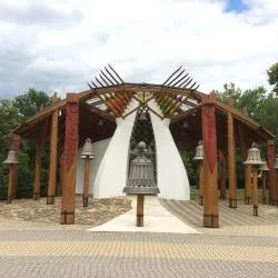 Bell House, 하이두소보슬로