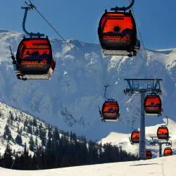 야스나, 데마노브스카돌리나