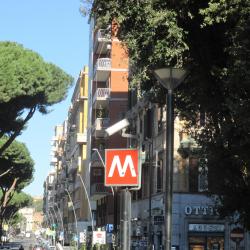 Estação de metrô Re di Roma