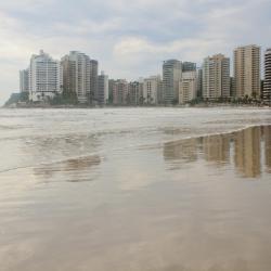 碧當圭拉伊斯海灘（Pitangueiras Beach）