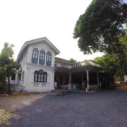 Chinpracha House