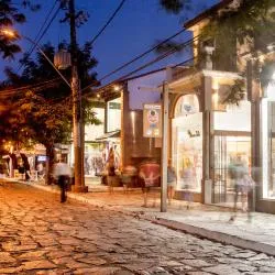 스톤스 로드, 부지우스