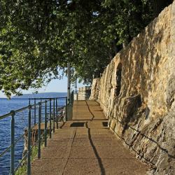 Promenade de bord de mer de Lovaran