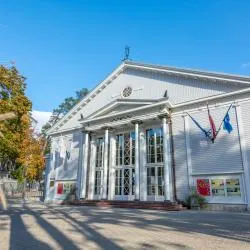 진타리 콘서트 홀, 유르말라