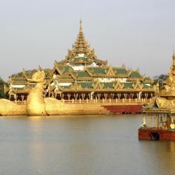 Karaweik Hall, Yangon