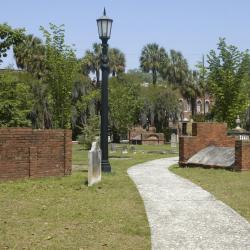 Колониальный парк-кладбище