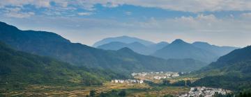 Hoteles en Montes Huang