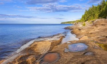 Beach Hotels in Bruce Peninsula, Southern Georgian Bay and Lake Simcoe