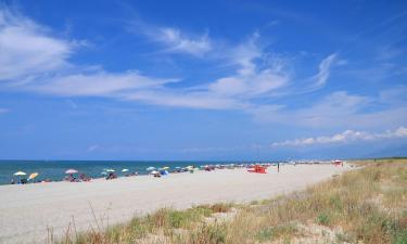 Хотели на плажа в района на Pisa Coast