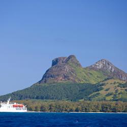 Tubuai 3 beach hotels