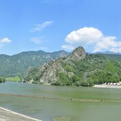 ヴァルチャ県 198軒のゲストハウス