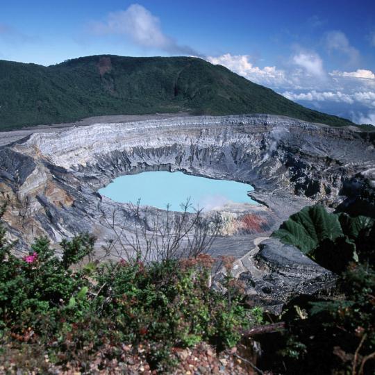 Climbing the Poás Volcano