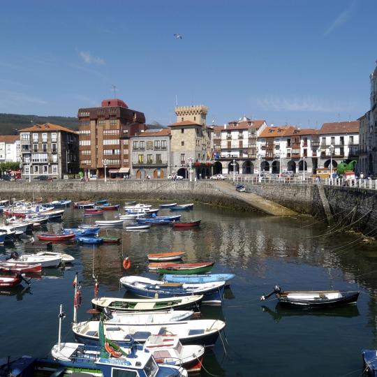 Pueblos medievales y e increíbles localidades costeras