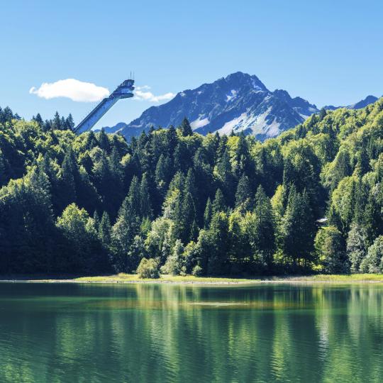 Disfruta de un baño en un lago tranquilo