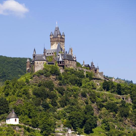Посетите впечатляющий замок Райхсбург в городе Кохем