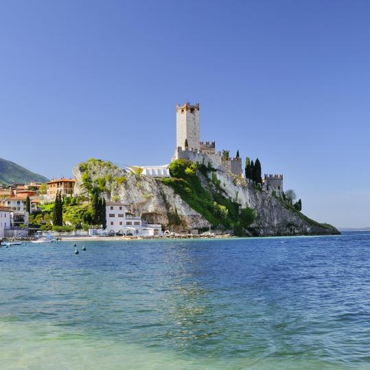 Lago de Garda: bonitos pueblos y deportes acuáticos