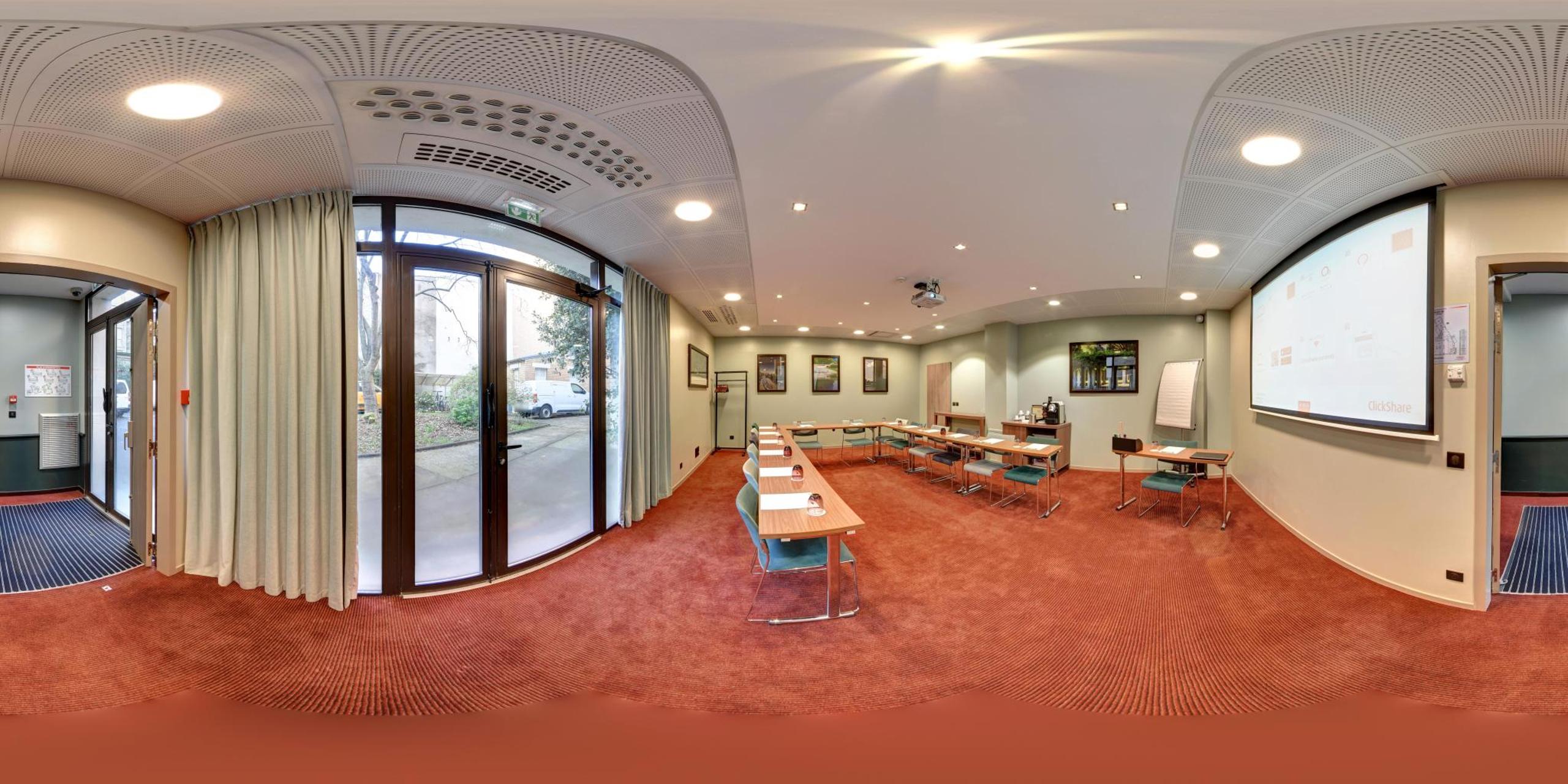 HOLIDAY INN PARIS visual data 6